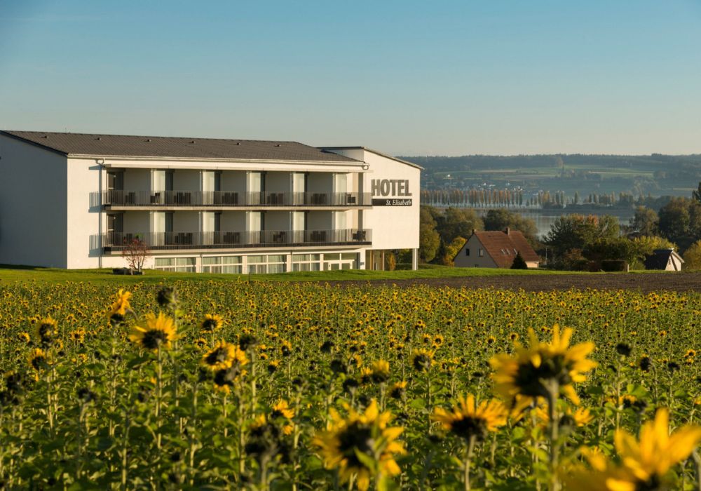 Hotel_St._Elisabeth_mit_Blick_auf_See_und_Reichenau_Nachweis_Hotel_St._Elisabeth_1000x700px